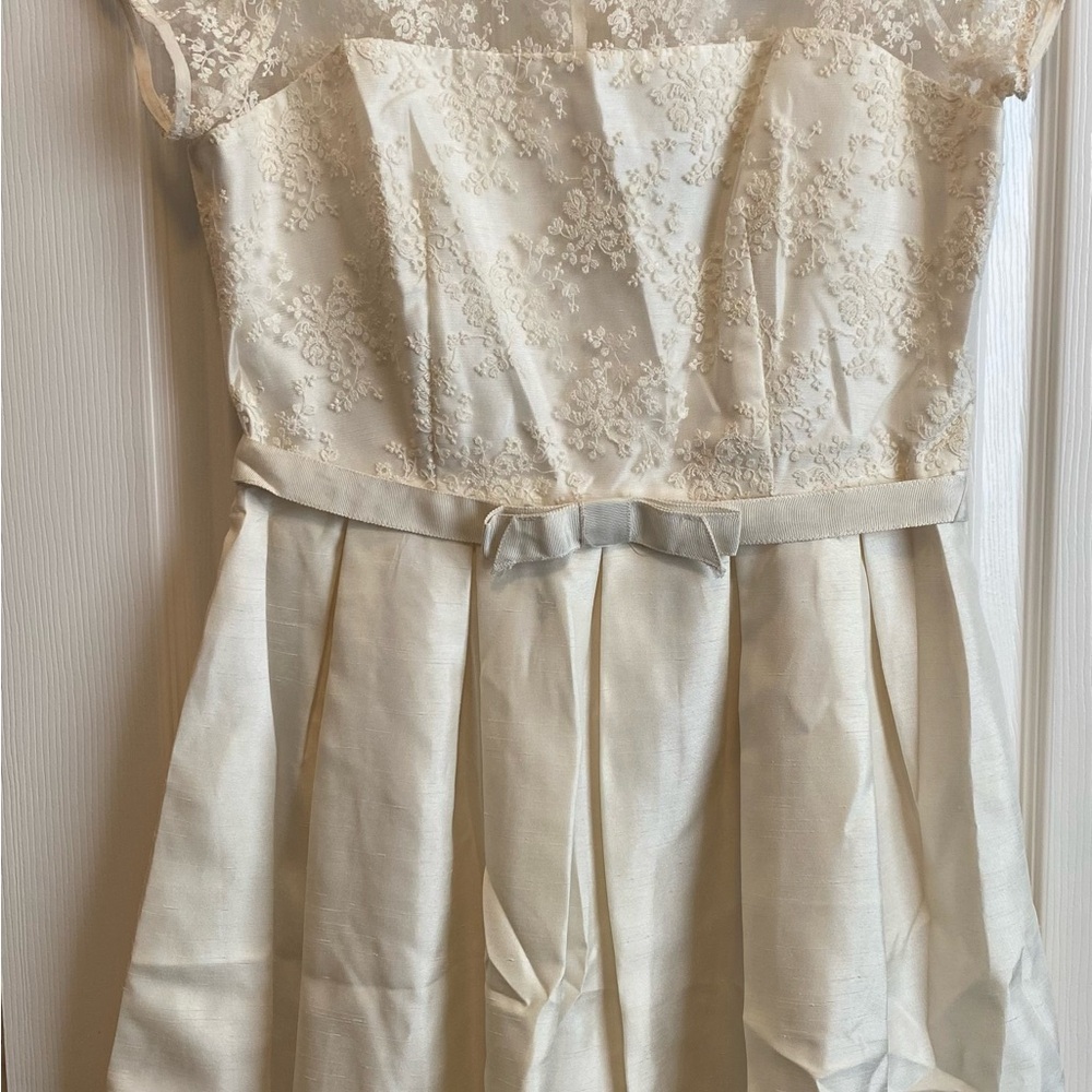 Elegant Cream Lace Women’s Dress